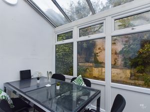 dining area - click for photo gallery